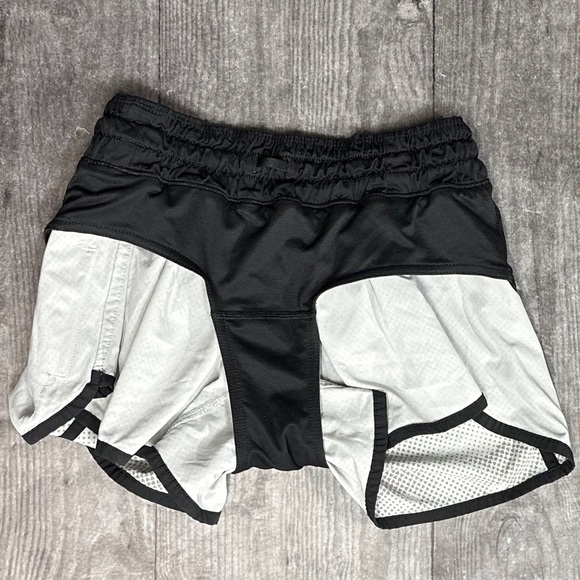 ⭐️Lululemon Tracker Short III in Diamond Camo Silver Spoon Grey [1458] - Picture 8 of 9